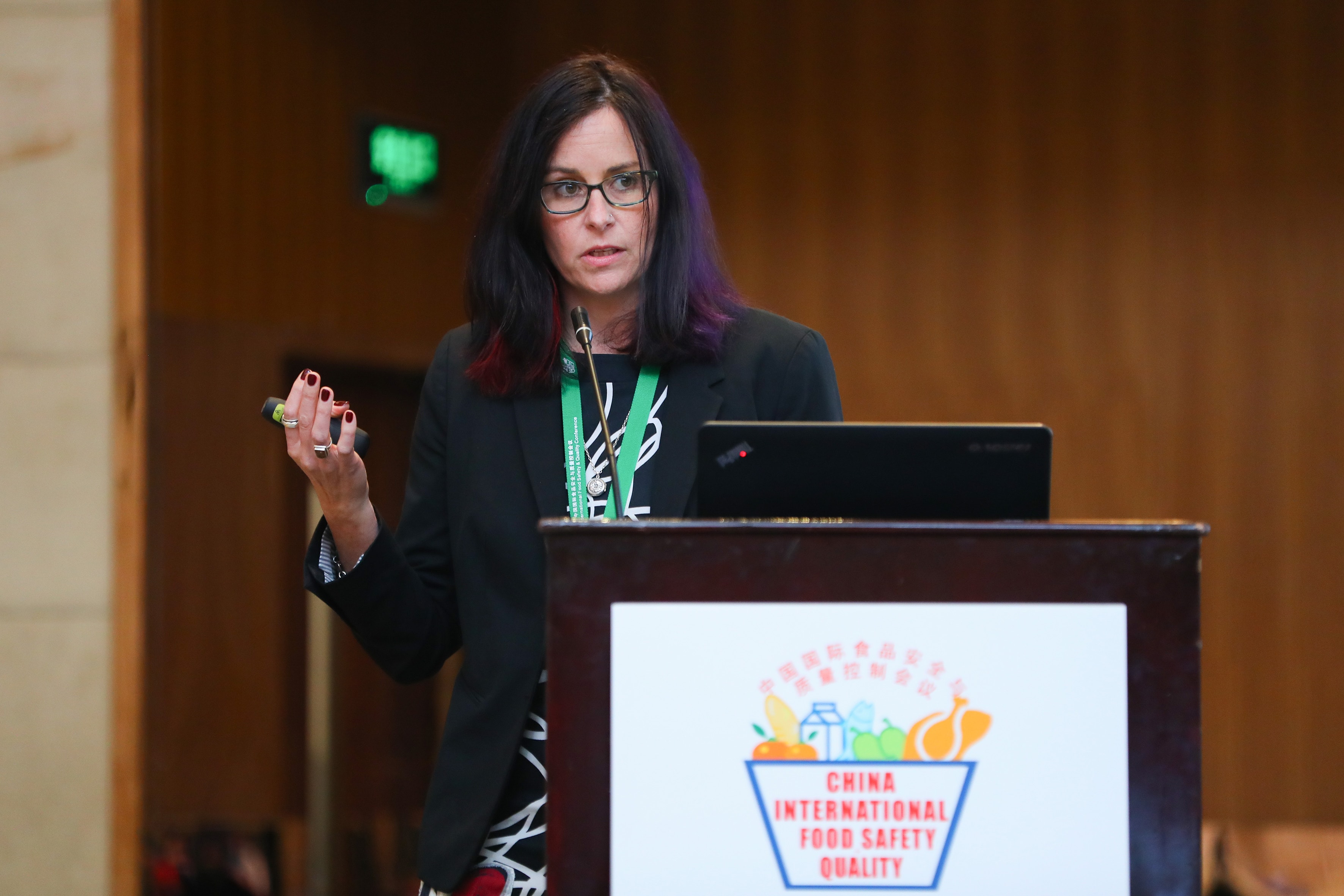 Jennifer Burgess speaking at a scientific conference